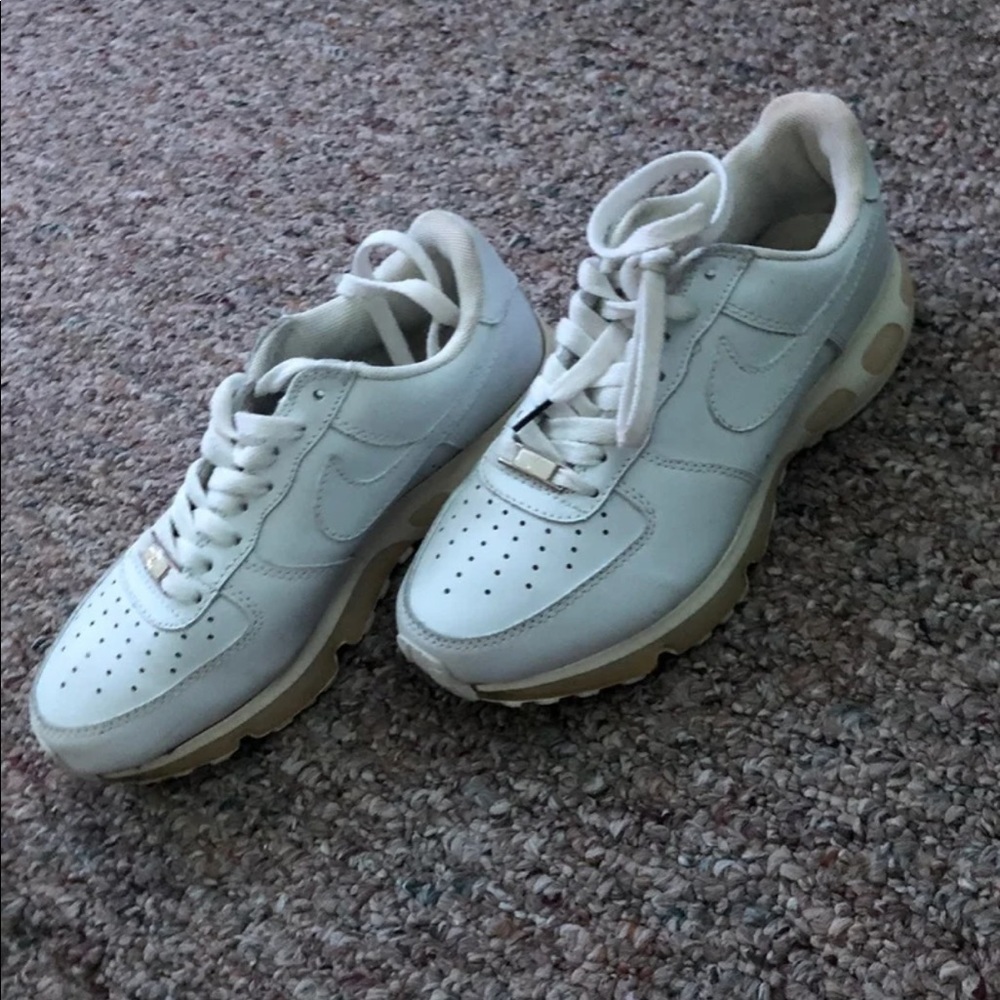 White nikes - Picture 2 of 2